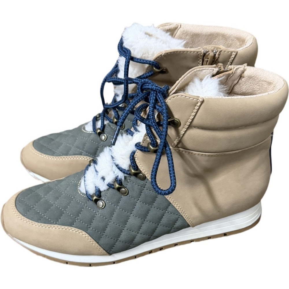Wonderly Baluxy Beige Navy Quilted Faux Fur Trimmed Boots Size 9 1/2 Winter